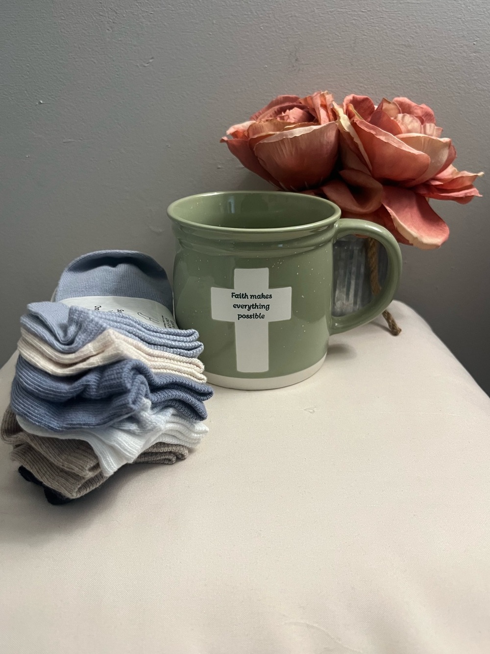 FAITH MAKES EVERYTHING POSSIBLE Mug & H&M Footies. 7-pair Sz: 5-6 Women’s Bundle - Picture 2 of 6